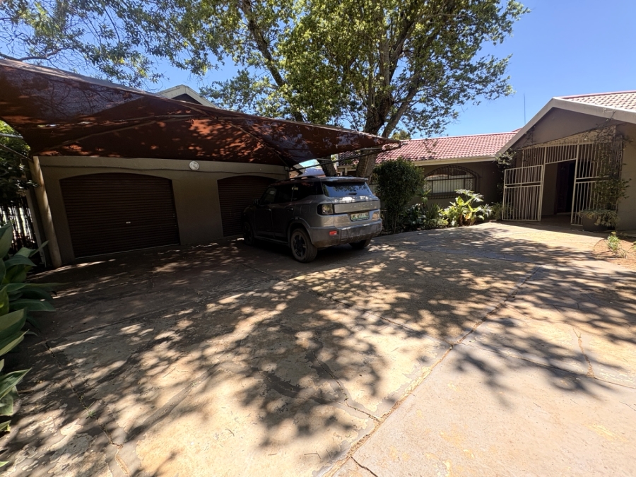 4 Bedroom Property for Sale in Flamwood North West